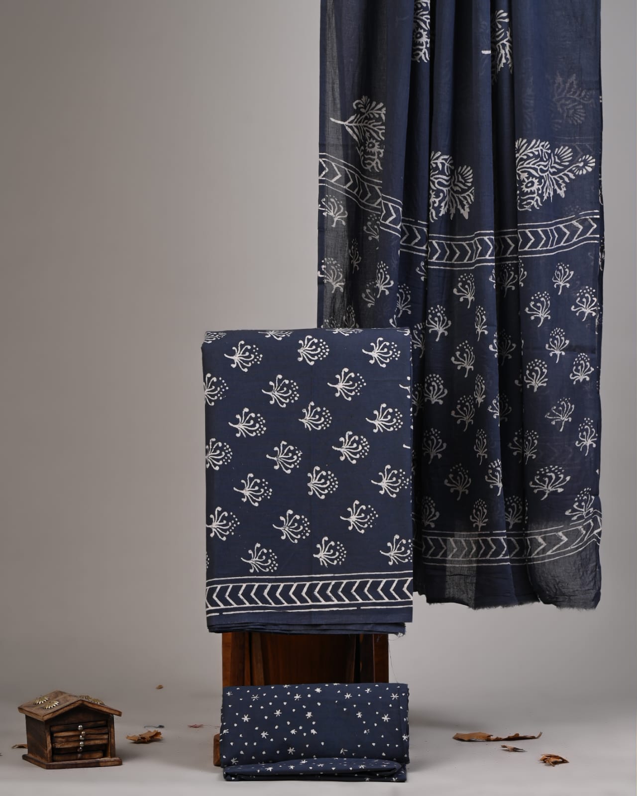 Premium Discharg Print Cotton Suit With Cotton Dupatta (BBMU12)